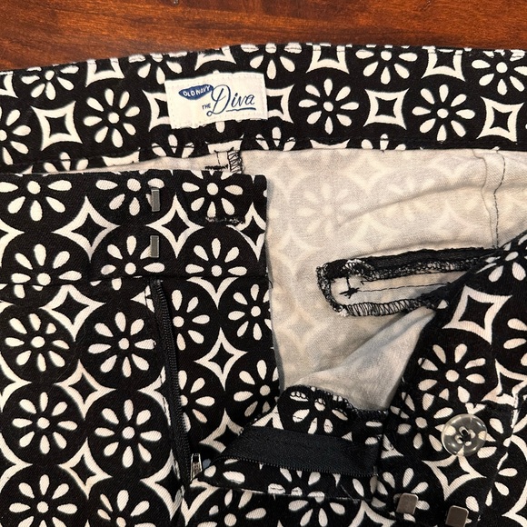 Old Navy Diva pant - Picture 3 of 8